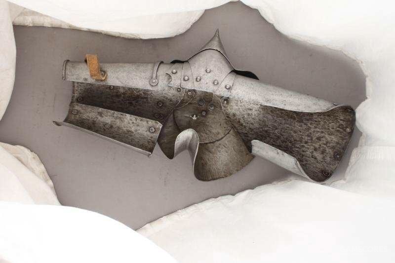 哥特板甲_哥特米兰板甲设计_15世纪板甲骑士绘画