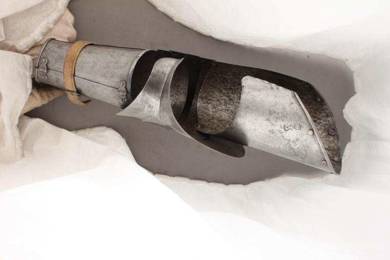 哥特板甲_哥特米兰板甲设计_15世纪板甲骑士绘画