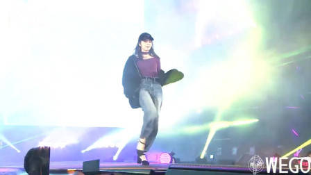 不可思议的身材，该丰满的地方丰满，该苗条的地方苗条