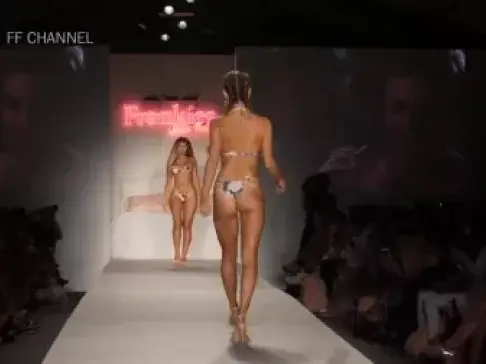 美女模特穿成这样，你喜欢吗？