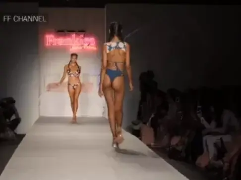 扎马尾的女孩子就是好看，特别是双马尾，我看入迷了