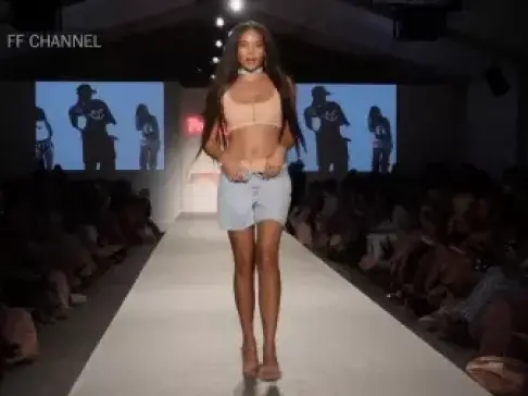 国外时尚内衣秀，看的我眼睛都直了