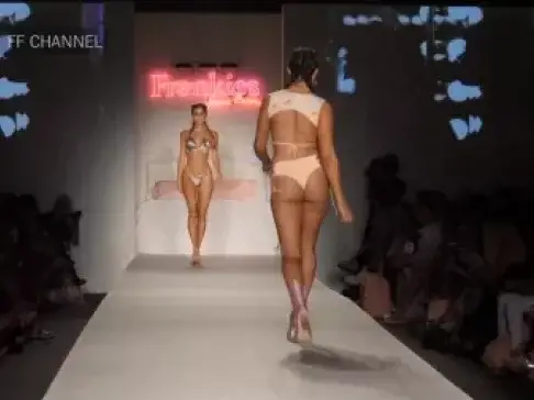 外国美女身材傲人，简直就是极品