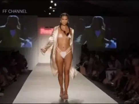 美女模特一抖一抖，把我20年未动的心都给抖动了