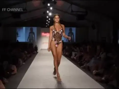 美女模特一出场，今晚又是个不眠之夜