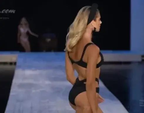 外国模特泳装走秀，这画面，让人流连忘返