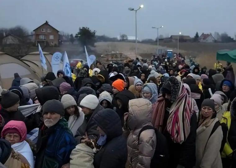 基辅寒夜生存困境_基辅撤离潮_www.xw188.com