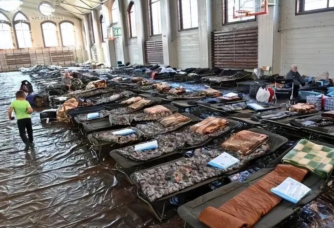 基辅撤离潮_www.xw188.com_基辅寒夜生存困境