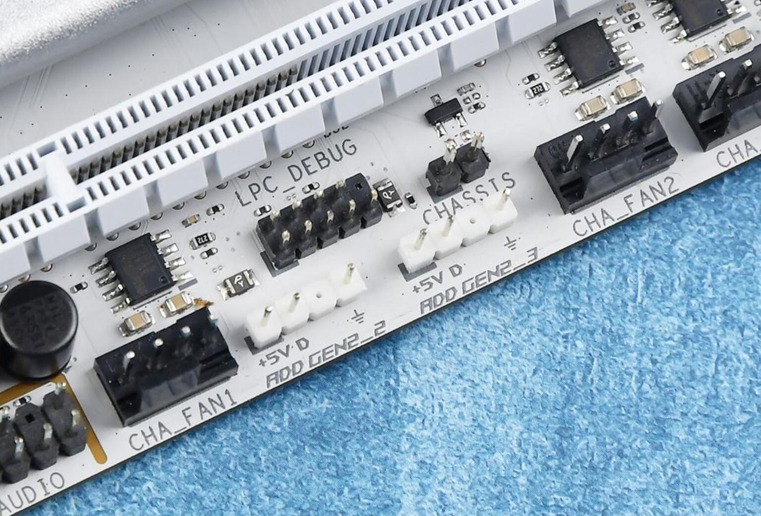 机箱前置接口跳线设置_DIY主板跳线连接教程_usb数据线接电脑那里