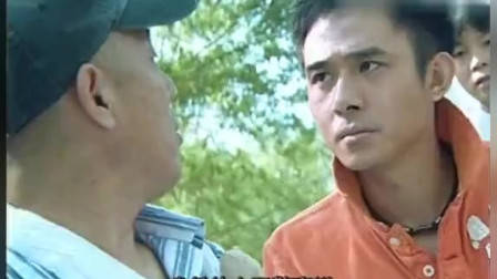碰瓷党遇上女司机，别以为不敢撞你，男子当场被活活撞飞！