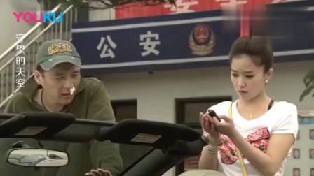 碰瓷党遇上女司机，别以为不敢撞你，男子当场被活活撞飞！